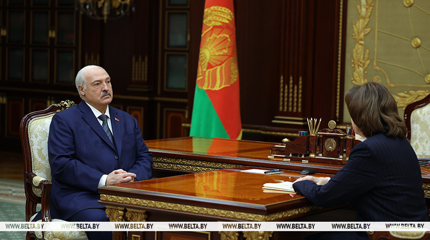 Заканатворчасць, праца з грамадзянамі і мясцовымі парадамі. Лукашэнка прыняў з дакладам Качанаву