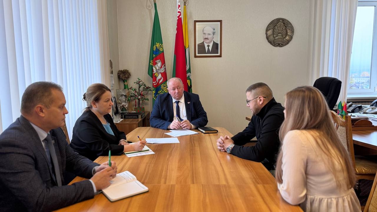 Личный прием граждан и юридических лиц провел председатель Докшицкого райисполкома Сергей Абирало