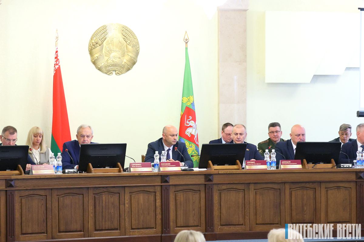 На пасяджэнні Віцебскага аблвыканкама абмеркавалі актуальныя пытанні сацыяльна-эканамічнага развіцця рэгіёну