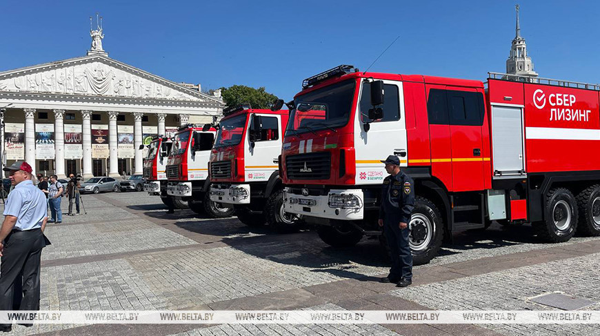 Belarus hands over modern firefighting vehicles to Russia’s Voronezh Oblast