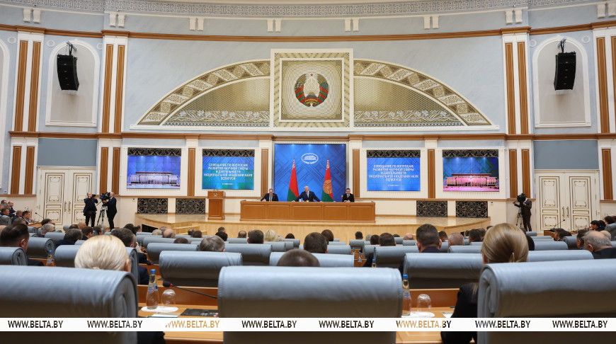 "Это не кормушка". Лукашенко потребовал от ученых прекратить выполнять невостребованные исследования