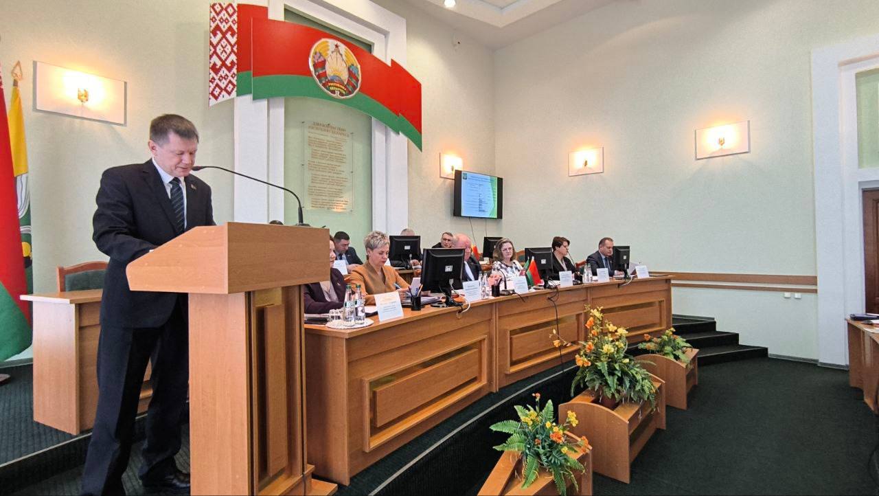 У Докшыцах пад кіраўніцтвам старшыні райвыканкама Сяргея Абіралы праходзіць адкрытае пасяджэнне раённага выканаўчага камітэта