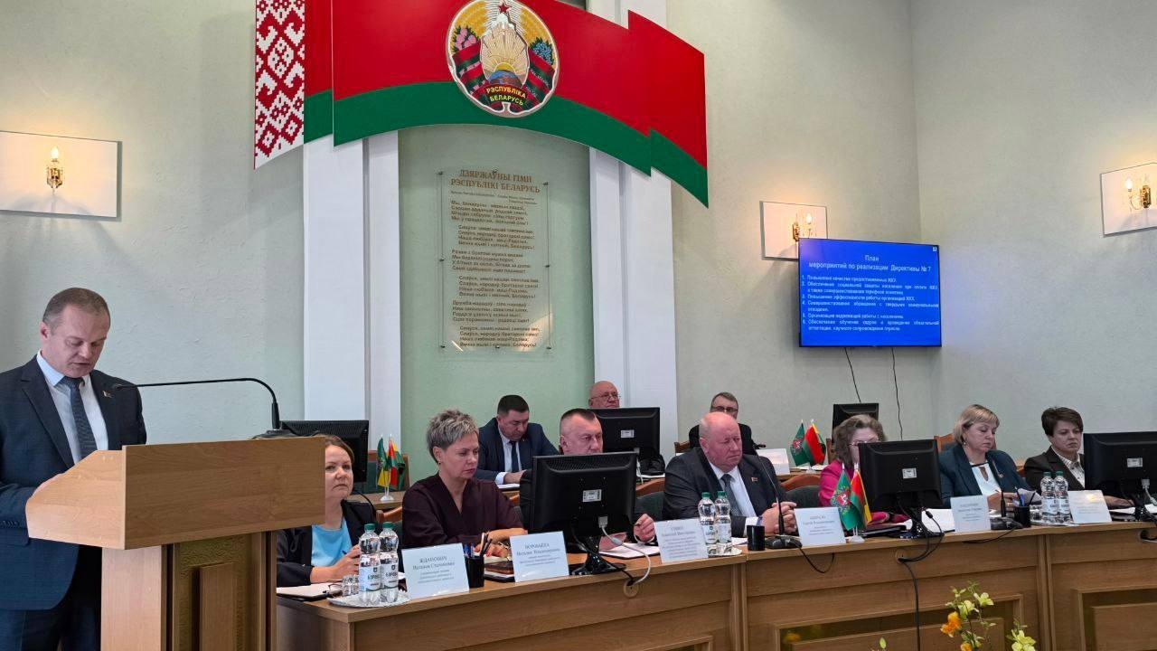У Докшыцах праходзіць адкрытае пасяджэнне райвыканкама пад кіраўніцтвам яго старшыні Сяргея Абірала