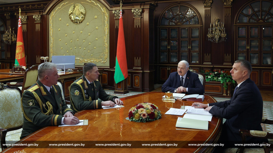 Разгляд кадравых пытанняў