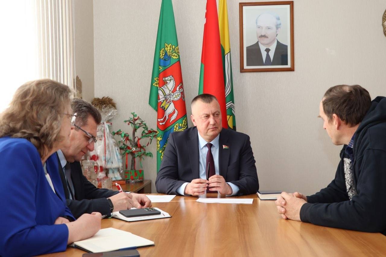 Дэпутат Палаты прадстаўнікоў Нацыянальнага сходу Рэспублікі Беларусь Анатоль Сіўко правёў асабісты прыём грамадзян у Докшыцах