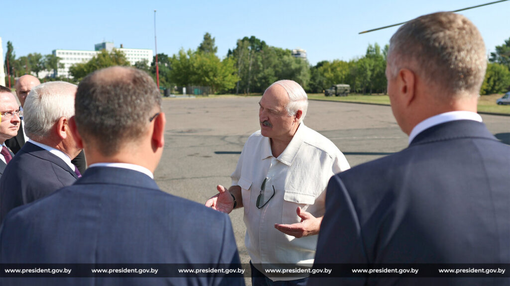 Лукашэнка паставіў новую планку для ўборачнай і патлумачыў, што дапаможа сабраць рэкордны ўраджай