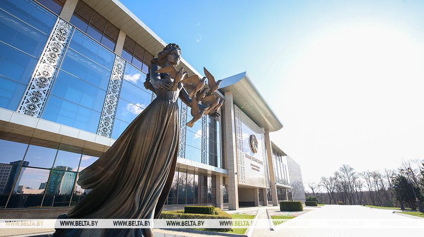 Прэзідэнт Беларусі Аляксандр Лукашэнка заслухаў даклад старшыні Віцебскага аблвыканкама Аляксандра Рагожніка