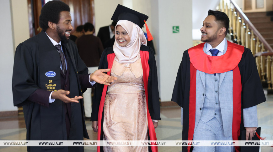 "Мару аднойчы прывезці сюды вучыцца маіх дзяцей". Выпускнікі-замежнікі пра Віцебскі медуніверсітэт