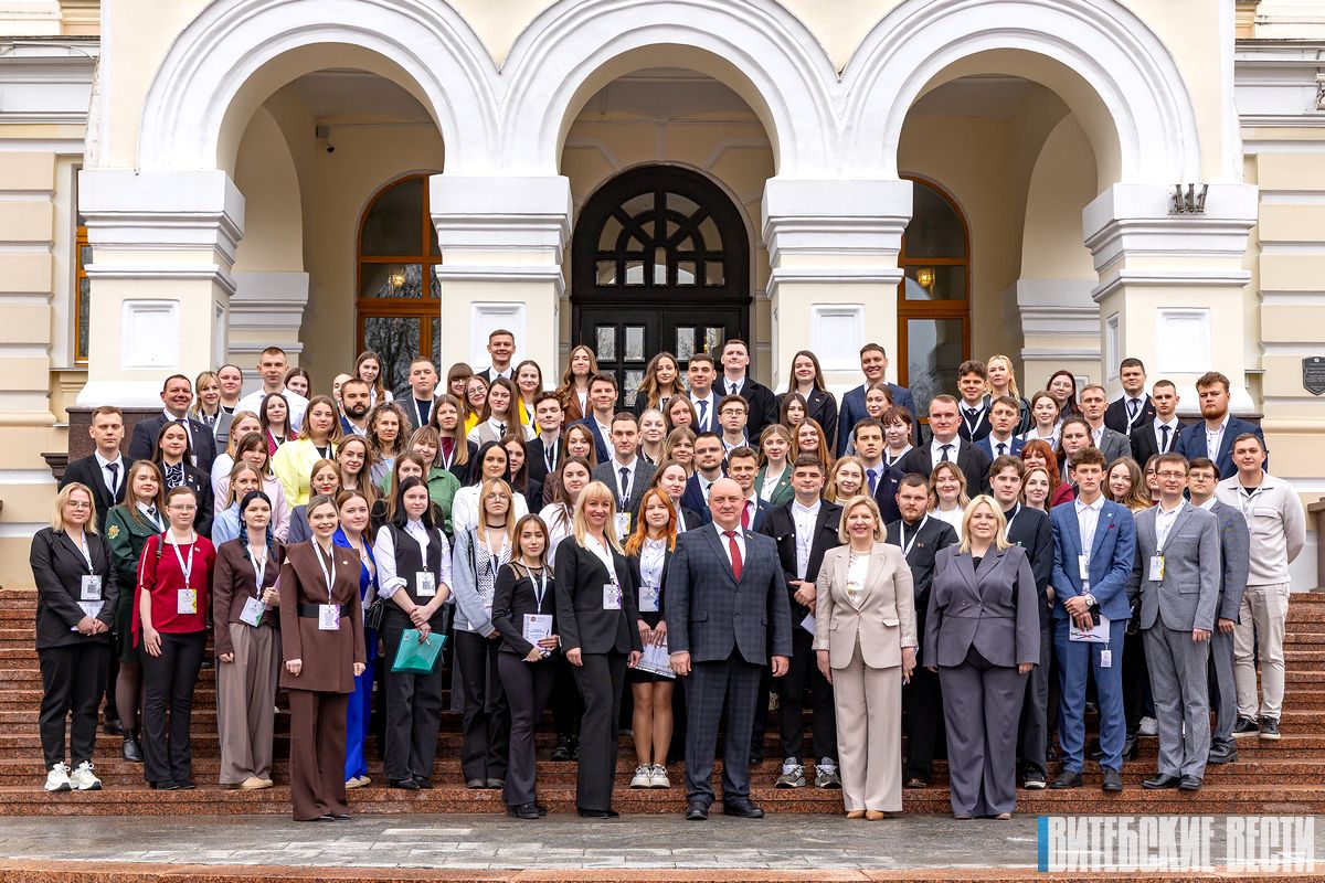Пад знакам "Роднае маё". У Віцебску праходзіць абласны форум маладзёжных саветаў