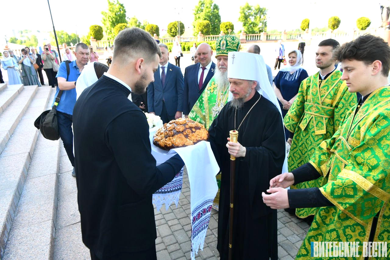 Боская літургія і ўручэнне дыпломаў: у Віцебску святкуюць юбілей духоўнай семінарыі