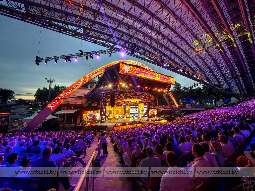Аляксандр Лукашэнка зацвердзіў тэрміны правядзення "Славянскага базару ў Віцебску" ў 2026 годзе