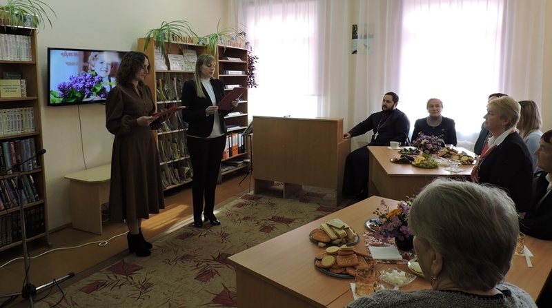 Мероприятие «Для тех, чью осень не покинула весна» проходит в Докшицкой центральной библиотеке