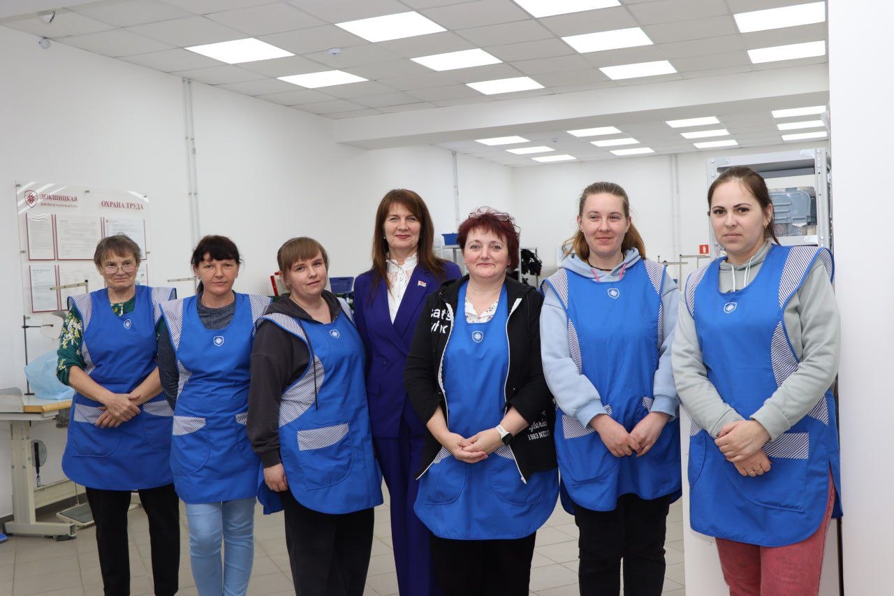 У Адзіны дзень інфармавання з калектывам Докшыцкай швейнай мануфактуры сустрэлася старшыня Віцебскага абласнога аб'яднання прафсаюзаў Алена Няфёдава